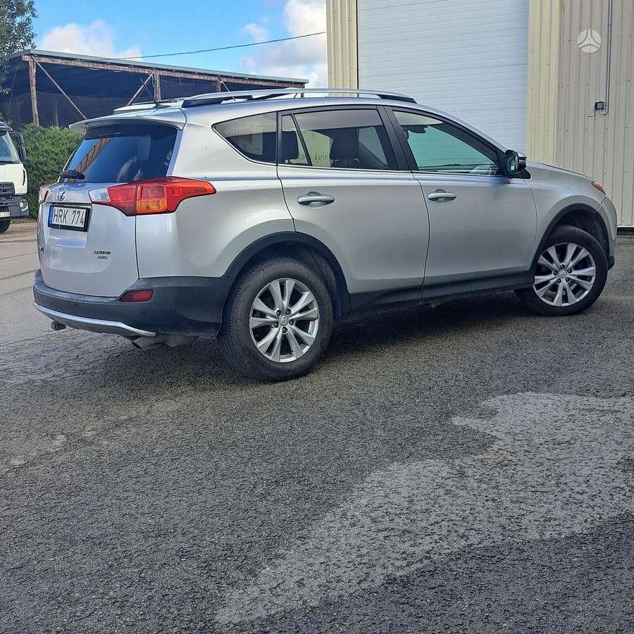Toyota RAV4 2014 — rear view