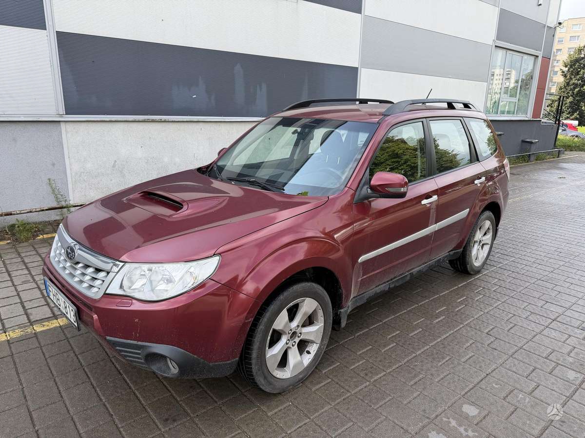 Subaru Forester 2011 — вигляд ззаду