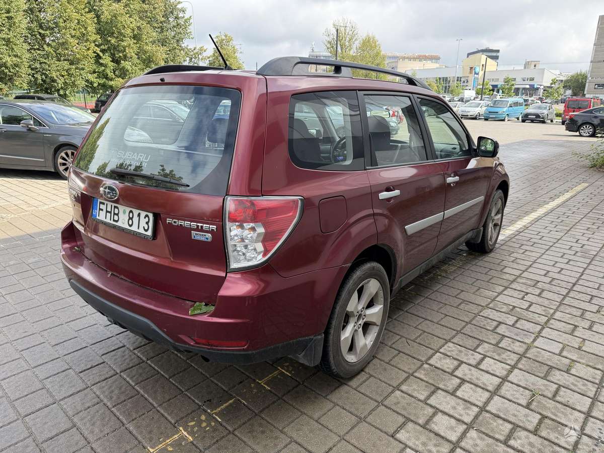 Subaru Forester 2011 — двигун 1998 cm³, 147 HP (108kW)