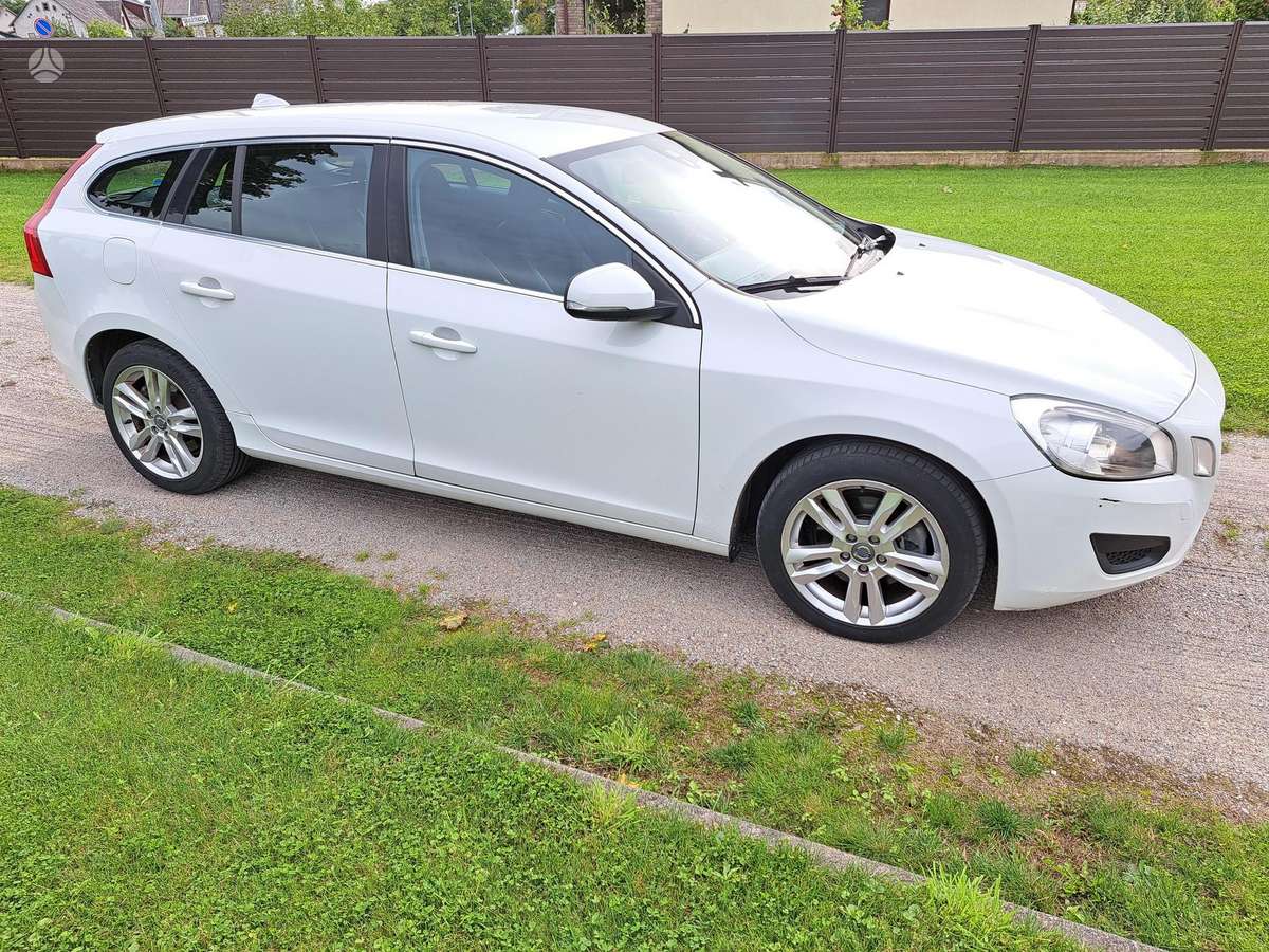 Volvo V60 2012 — rear view