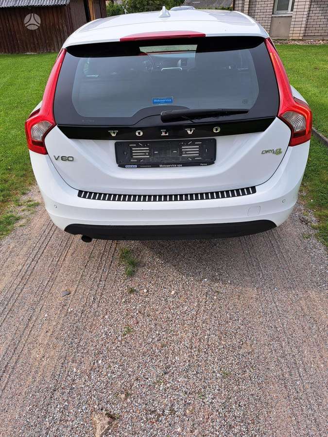 Volvo V60 2012 — interior