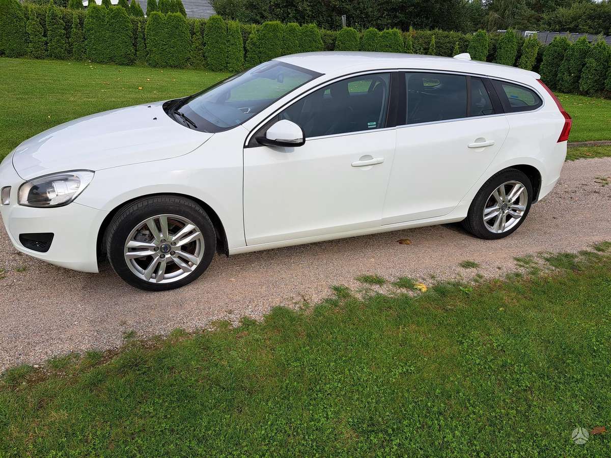 Volvo V60 2012 — engine 1600 cm³, 114 HP (84kW)