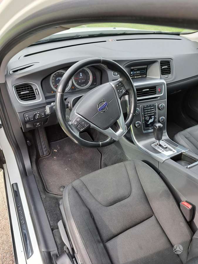 Volvo V60 2012 — photo 6