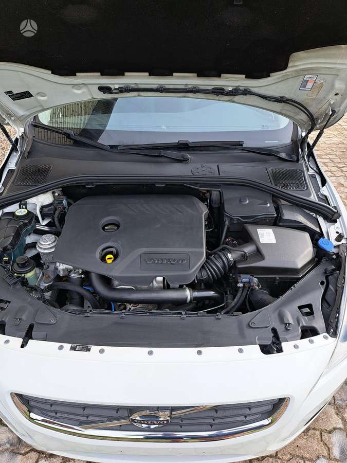 Volvo V60 2012 — photo 9