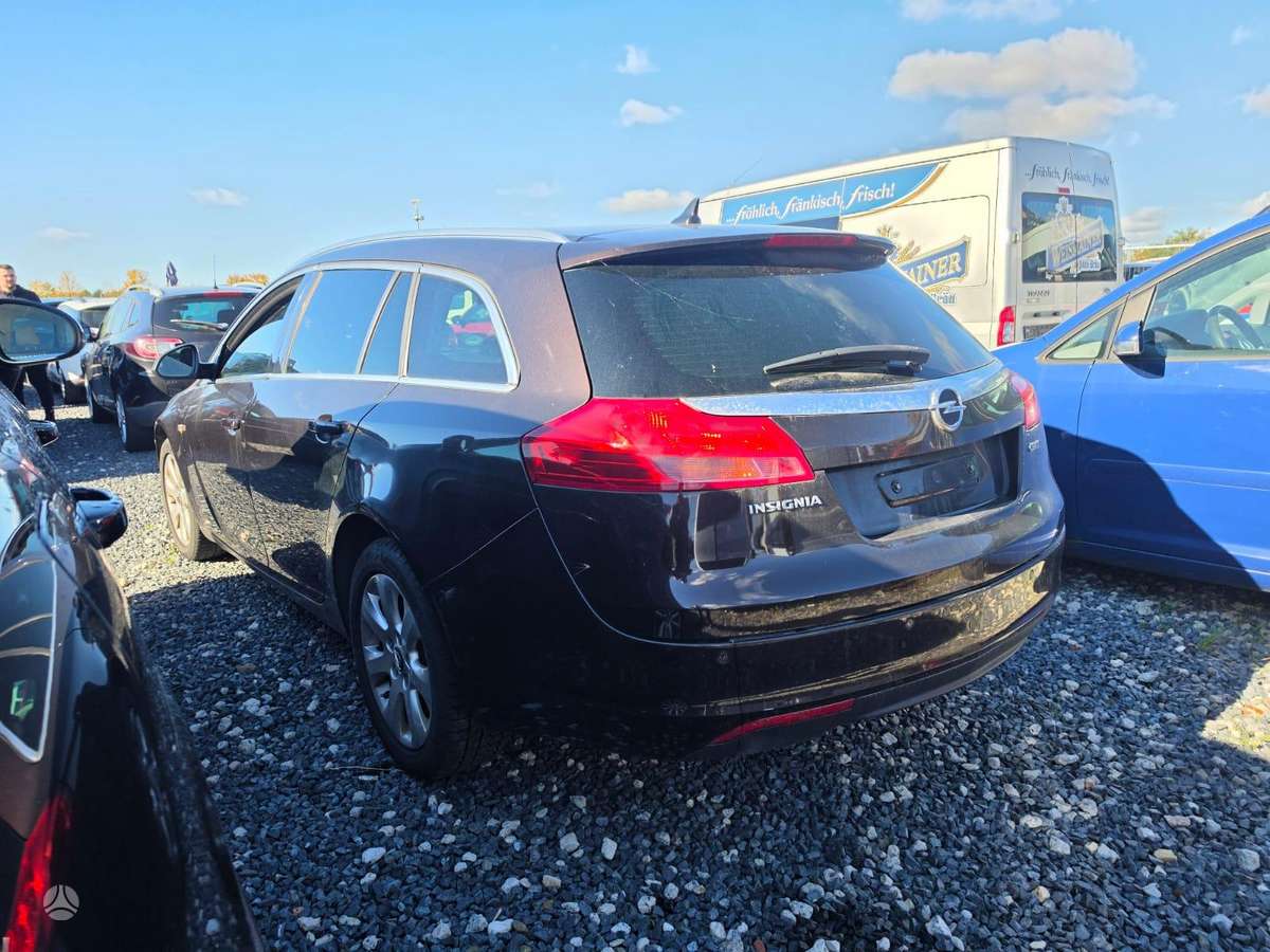 Opel Insignia 2011 — салон