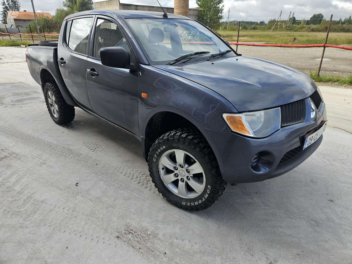 Mitsubishi L200 2009 — вигляд ззаду