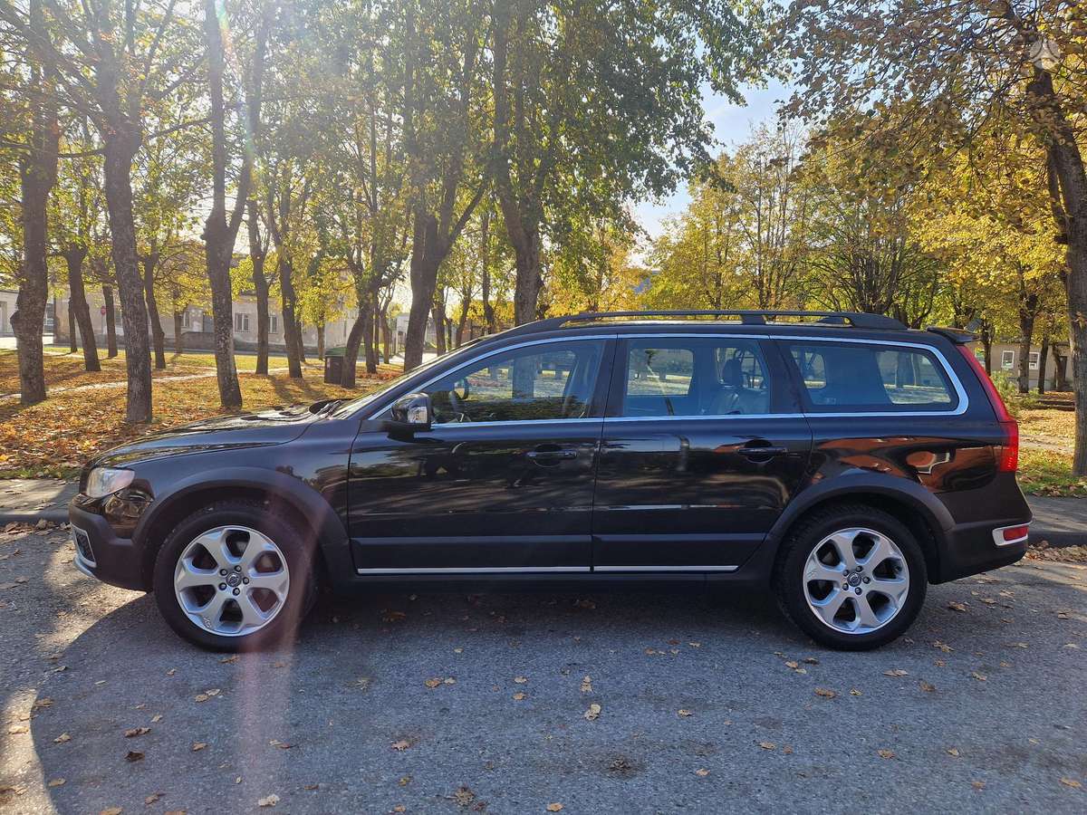 Volvo XC70 2010 — салон
