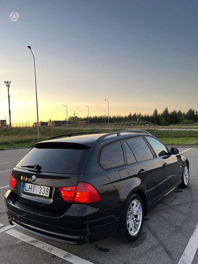 BMW 318 2009 — двигун 2000 cm³, 143 HP (105kW)