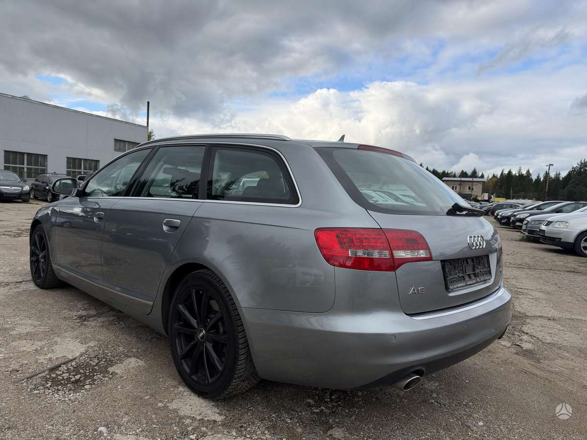 Audi A6 2011 — салон