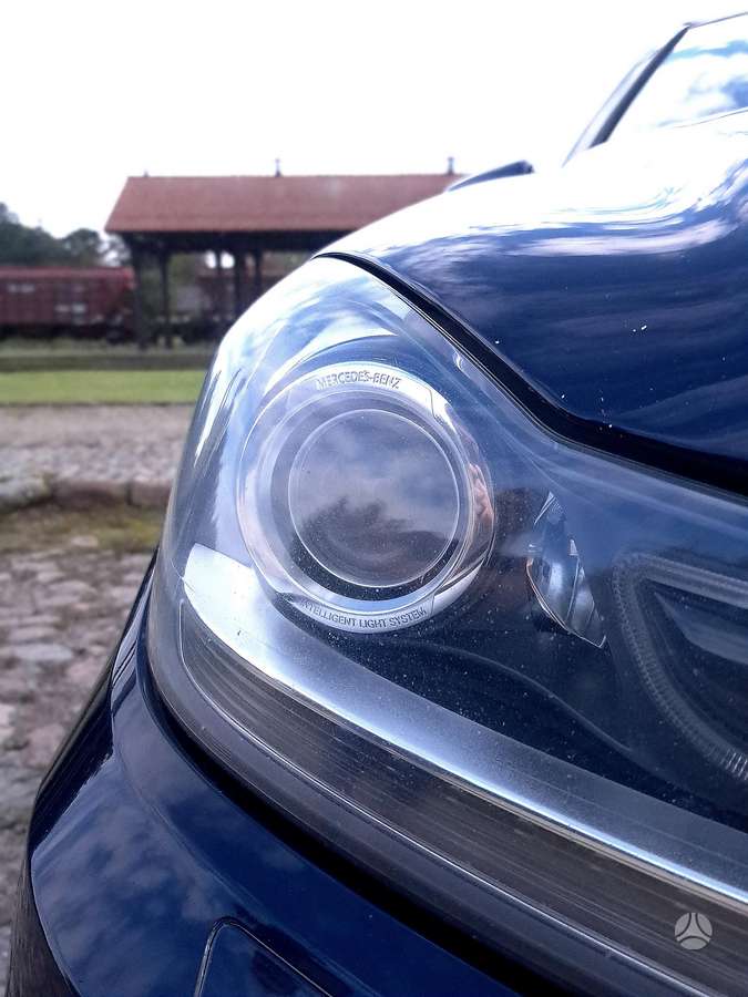 Mercedes-Benz C180 2012 — photo 11