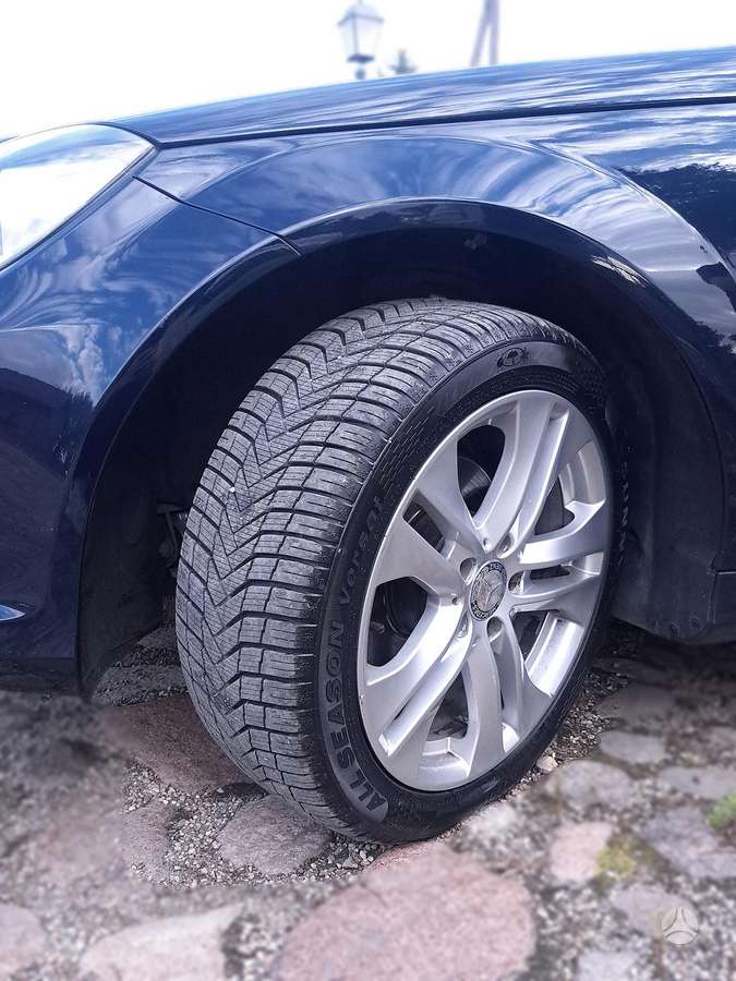 Mercedes-Benz C180 2012 — photo 12