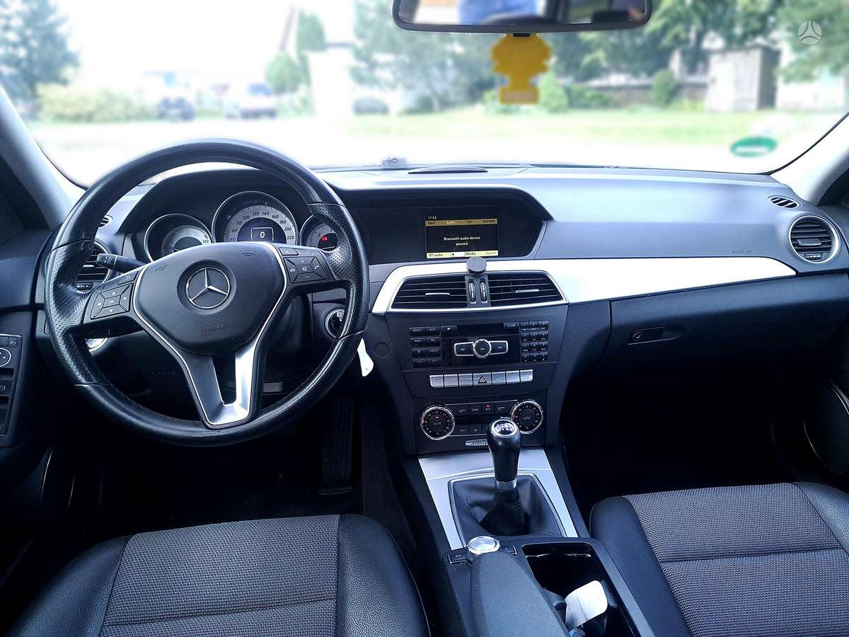 Mercedes-Benz C180 2012 — photo 14
