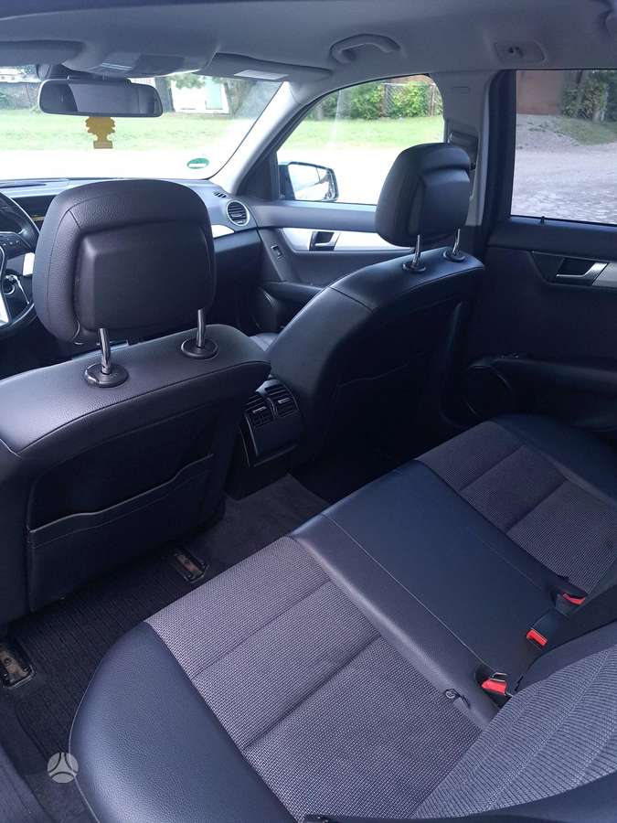 Mercedes-Benz C180 2012 — photo 15