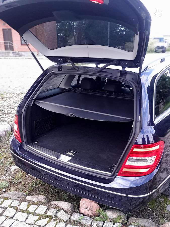 Mercedes-Benz C180 2012 — photo 16