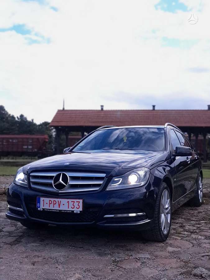 Mercedes-Benz C180 2012 — rear view