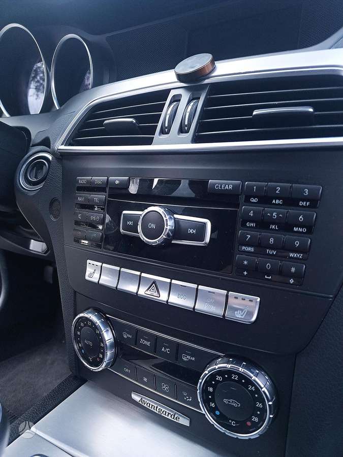 Mercedes-Benz C180 2012 — photo 20