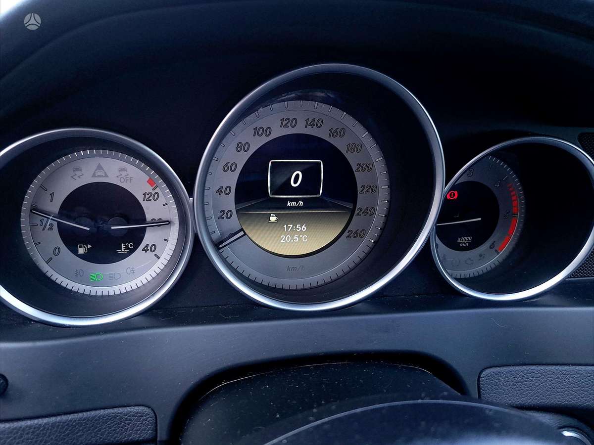 Mercedes-Benz C180 2012 — photo 22