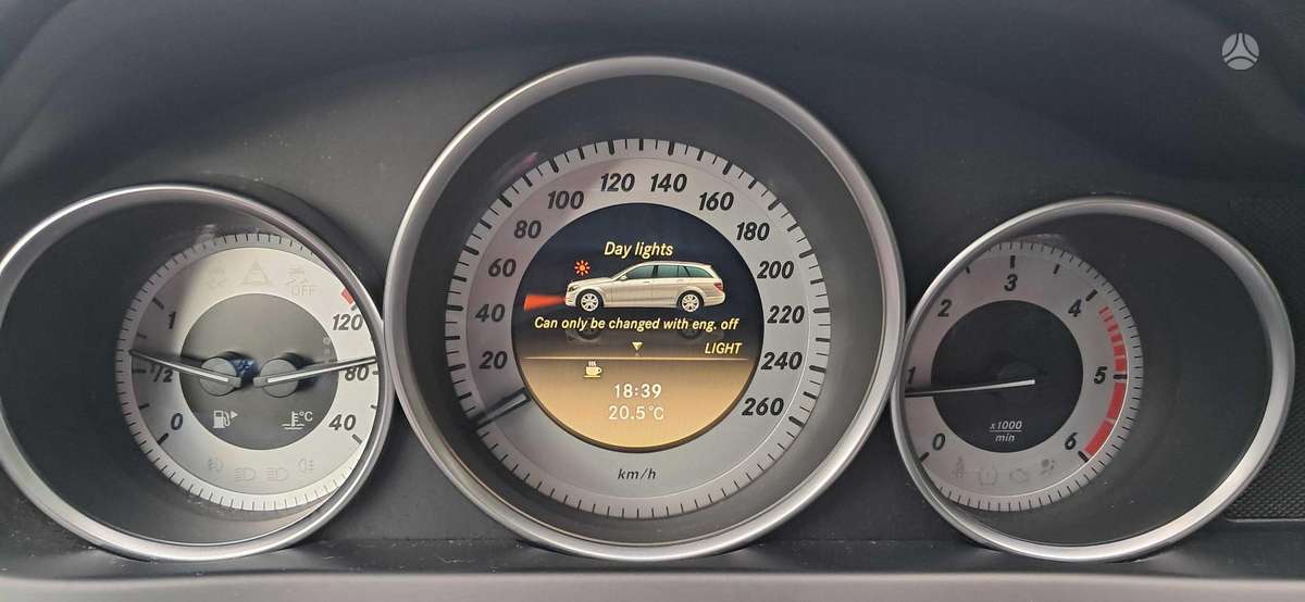 Mercedes-Benz C180 2012 — photo 23