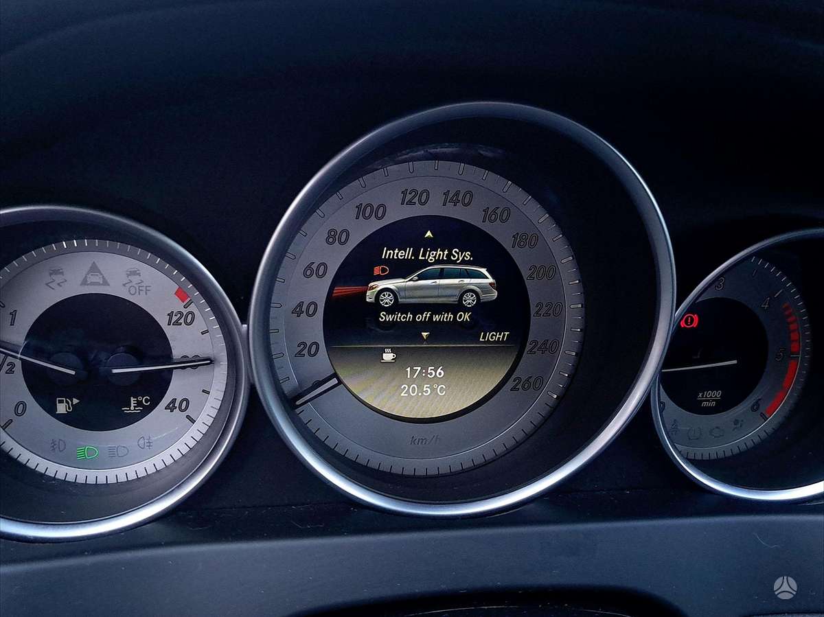 Mercedes-Benz C180 2012 — photo 24