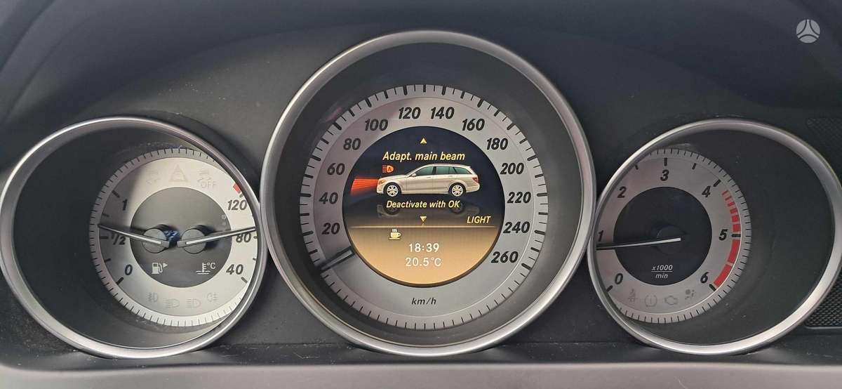 Mercedes-Benz C180 2012 — photo 25