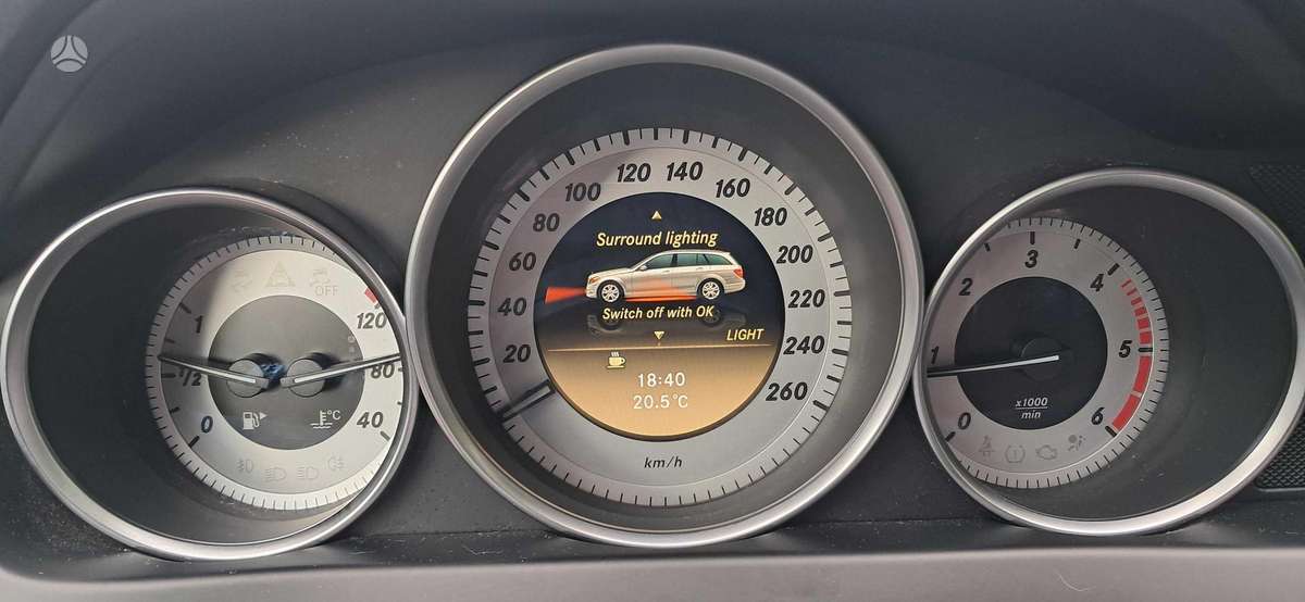Mercedes-Benz C180 2012 — photo 26