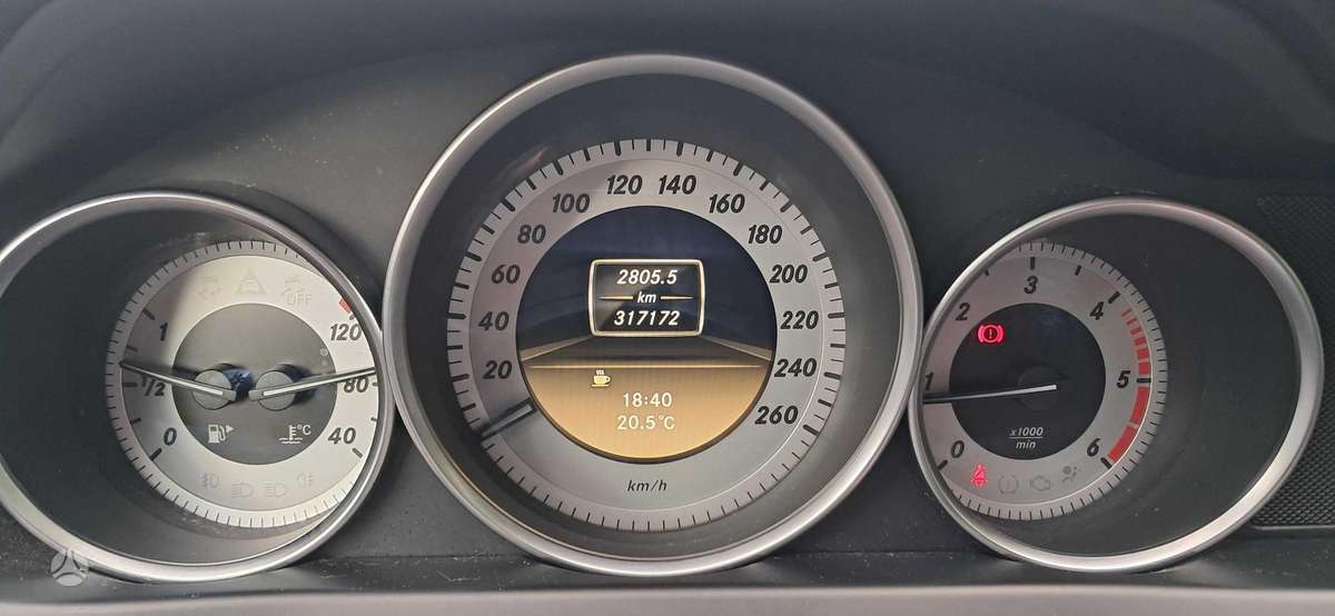 Mercedes-Benz C180 2012 — photo 28