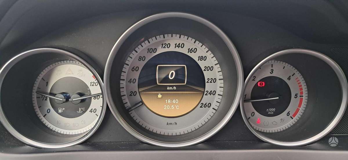Mercedes-Benz C180 2012 — photo 29