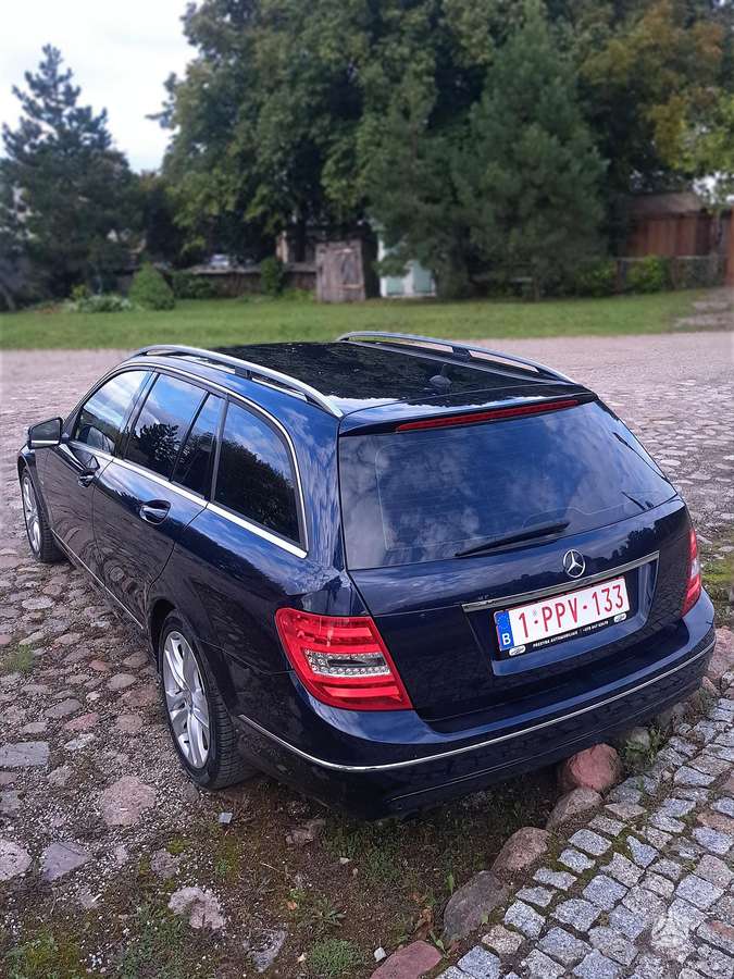 Mercedes-Benz C180 2012 — photo 9