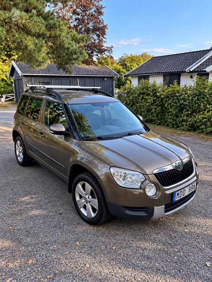 Skoda Yeti 2012 — rear view