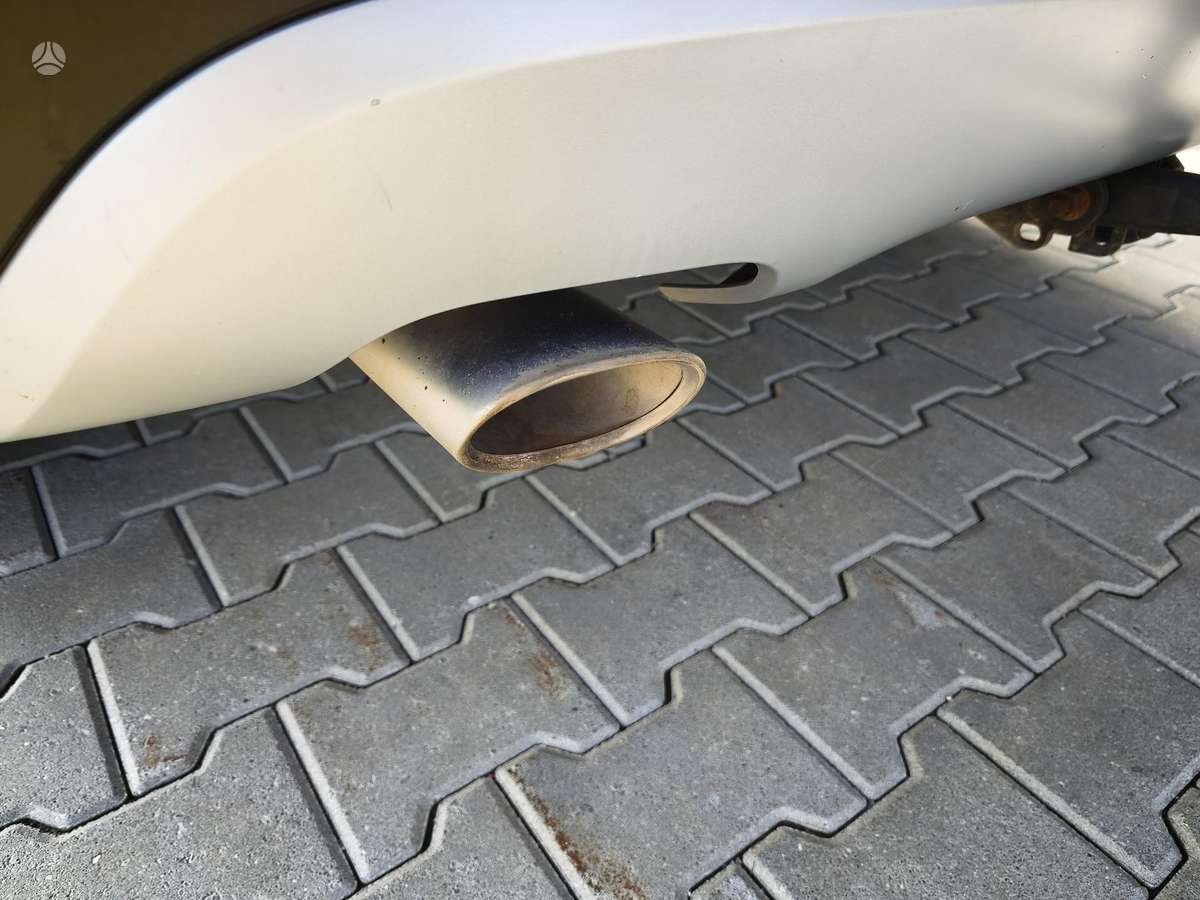 BMW X1 2011 — photo 10