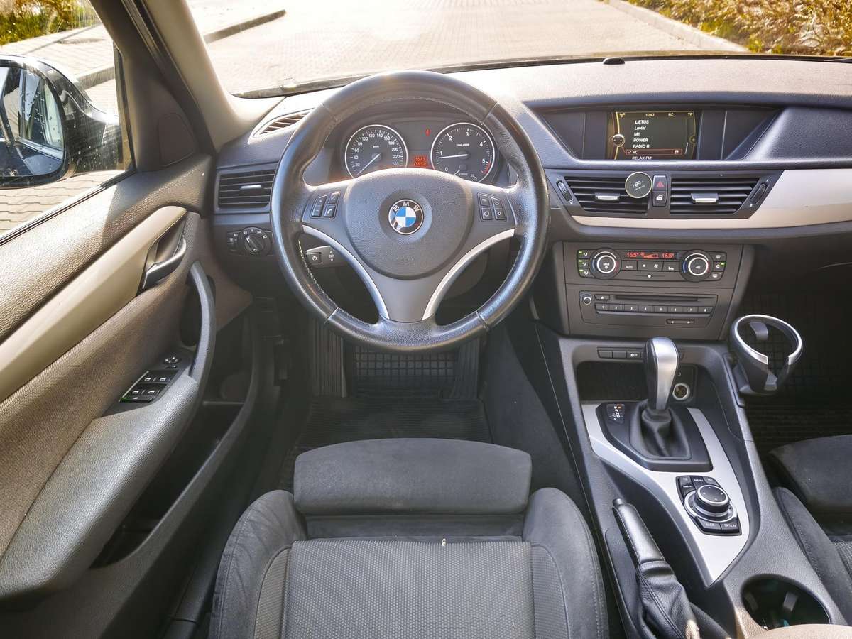 BMW X1 2011 — photo 13