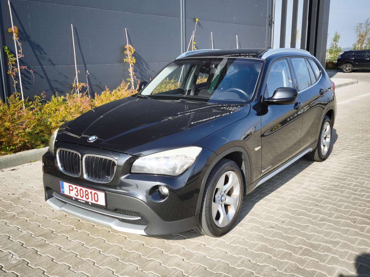 BMW X1 2011 — rear view