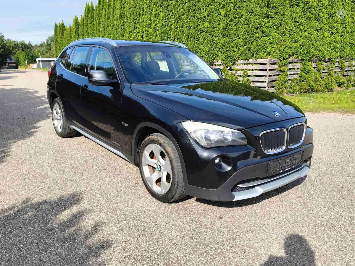 BMW X1 2011 — rear view