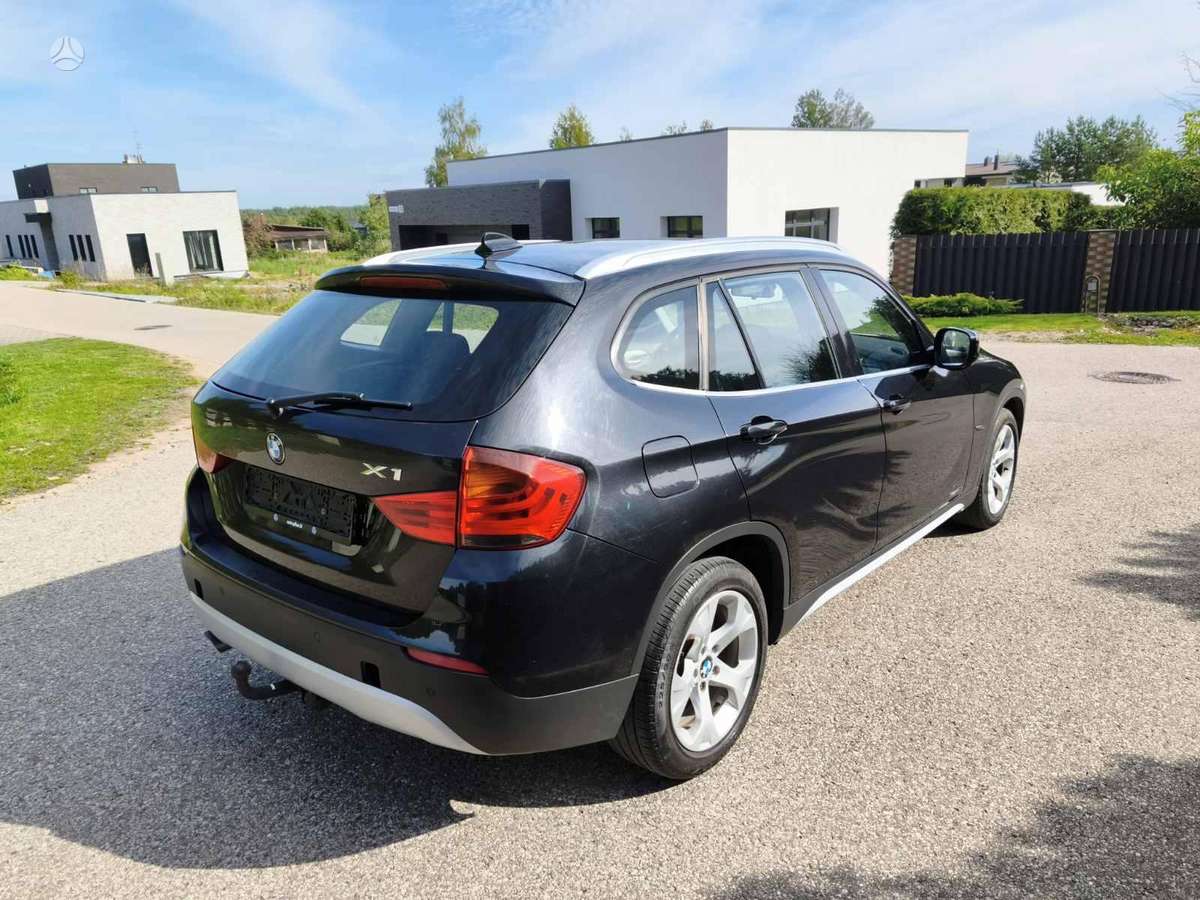 BMW X1 2011 — photo 7