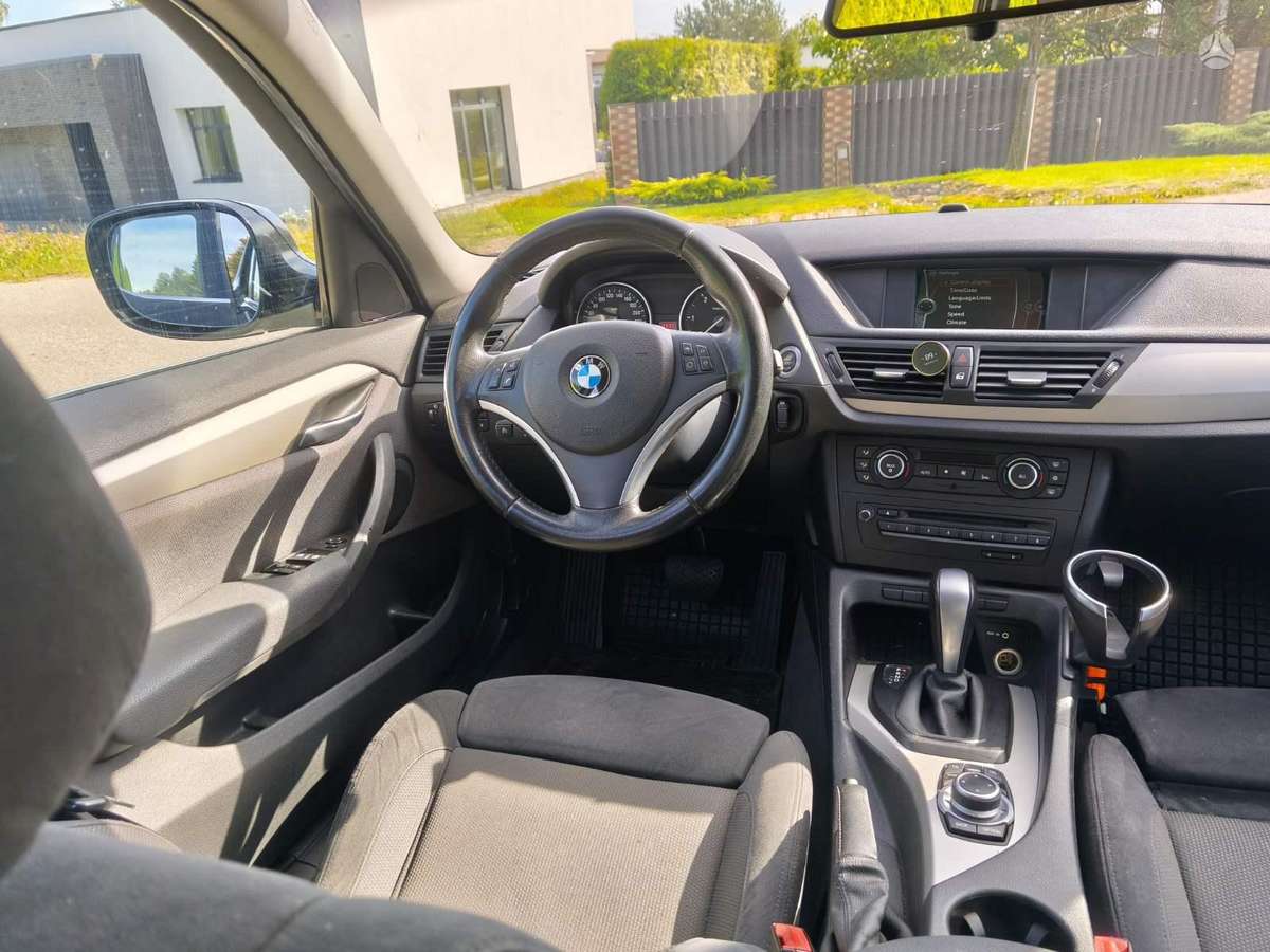 BMW X1 2011 — photo 8
