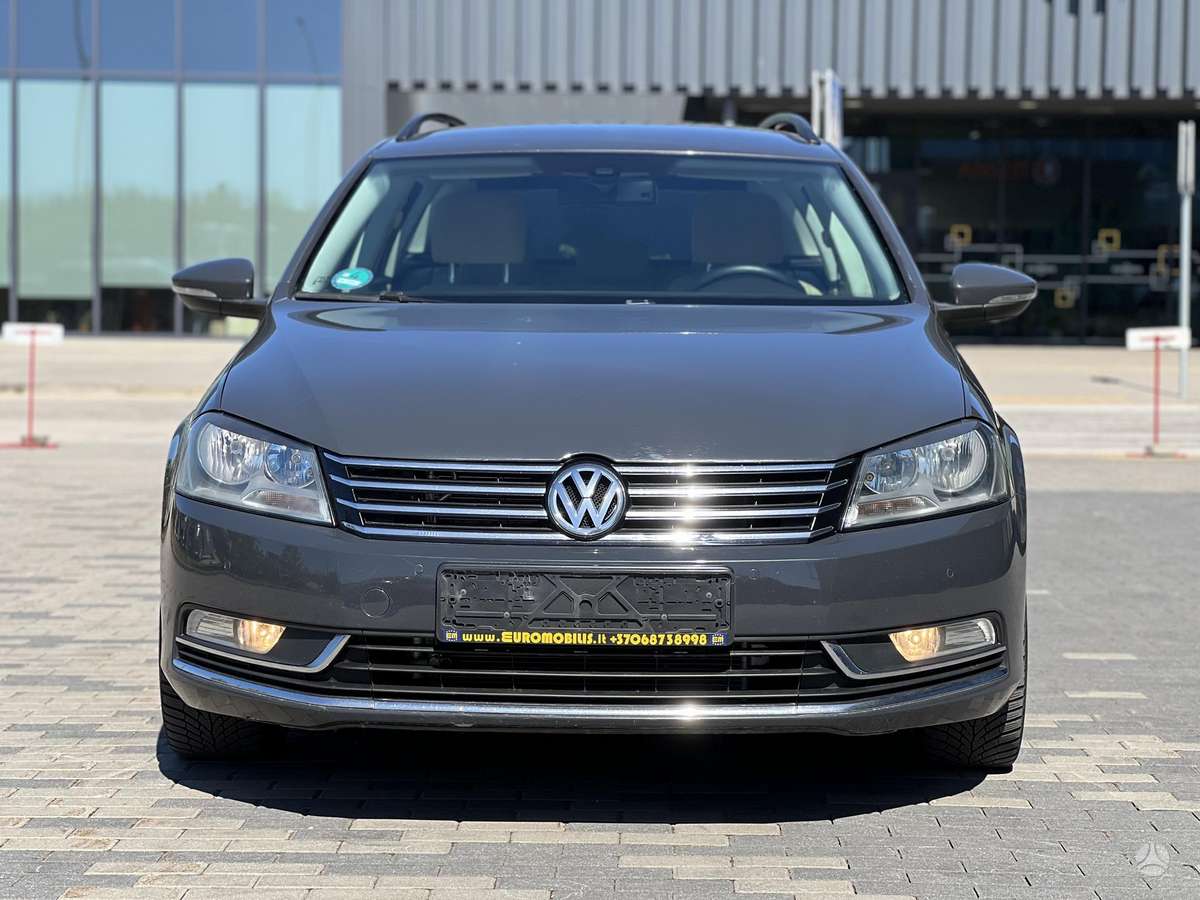 Volkswagen Passat 2012 — салон