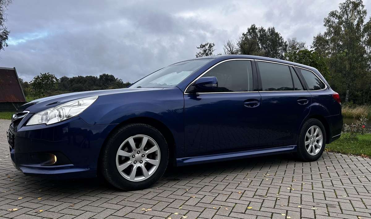 Subaru Legacy 2010 — photo 10