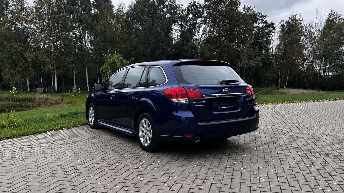 Subaru Legacy 2010 — photo 12