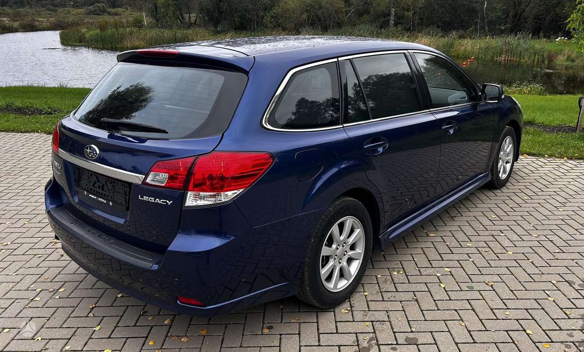 Subaru Legacy 2010 — photo 14