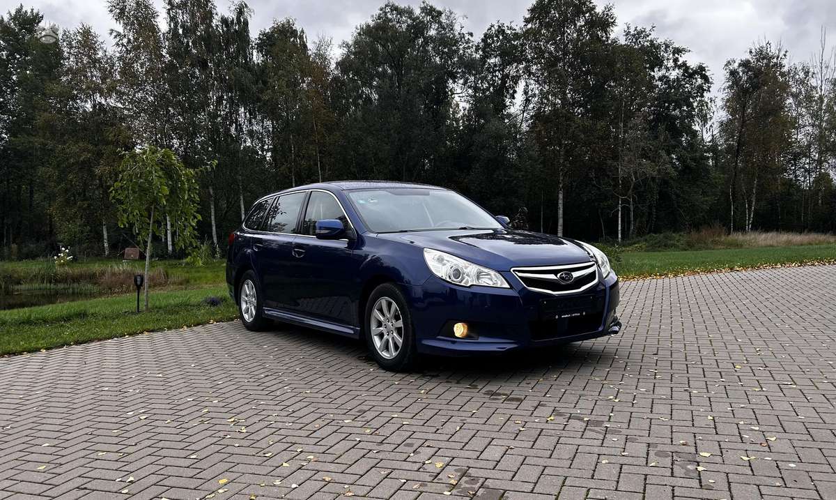 Subaru Legacy 2010 — rear view