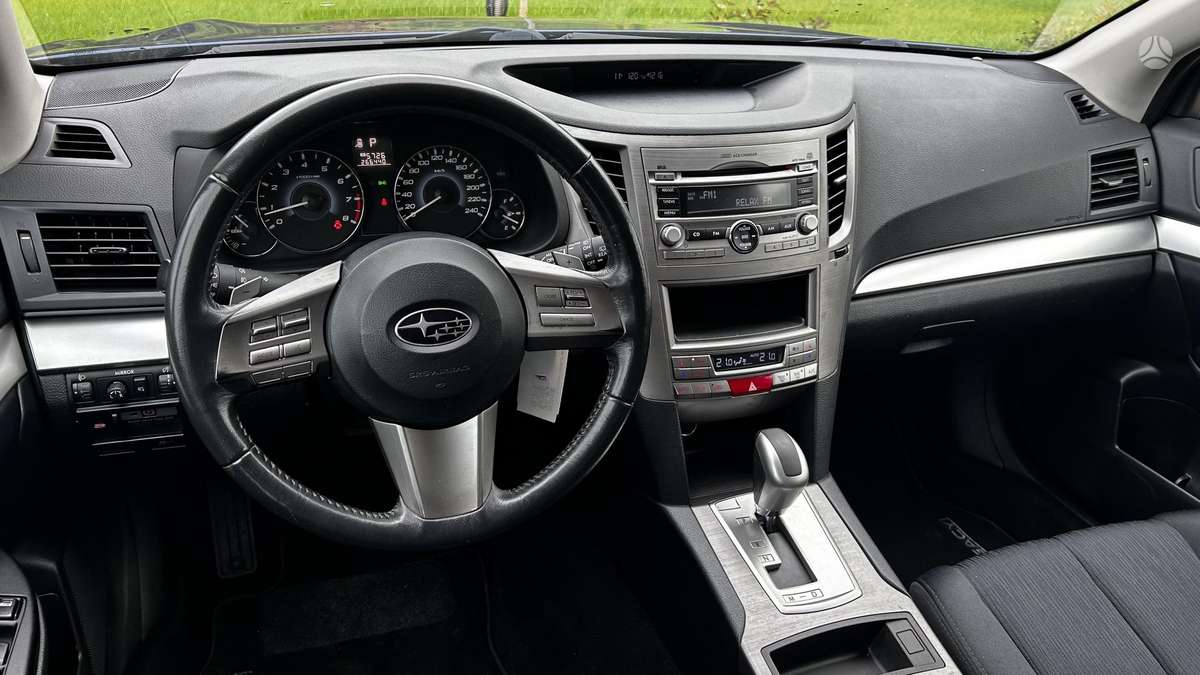 Subaru Legacy 2010 — photo 24