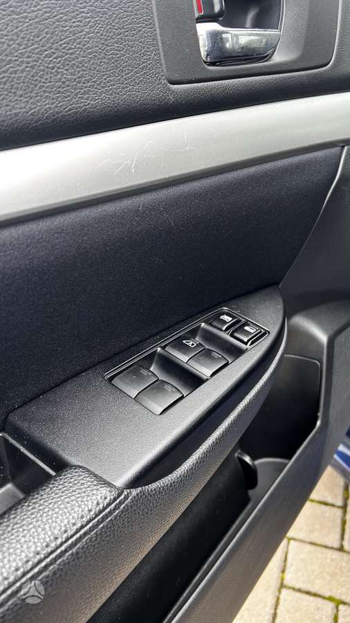 Subaru Legacy 2010 — photo 27