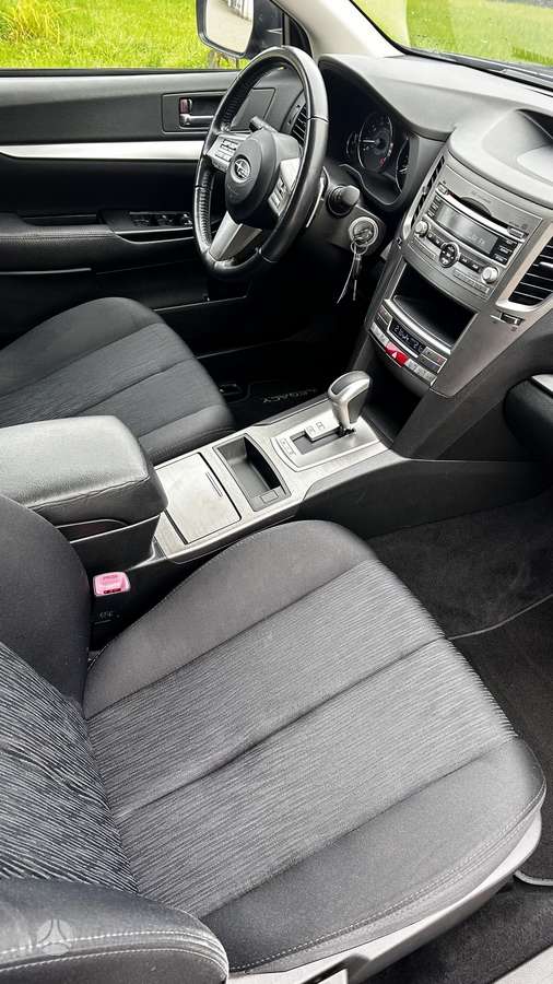 Subaru Legacy 2010 — photo 28