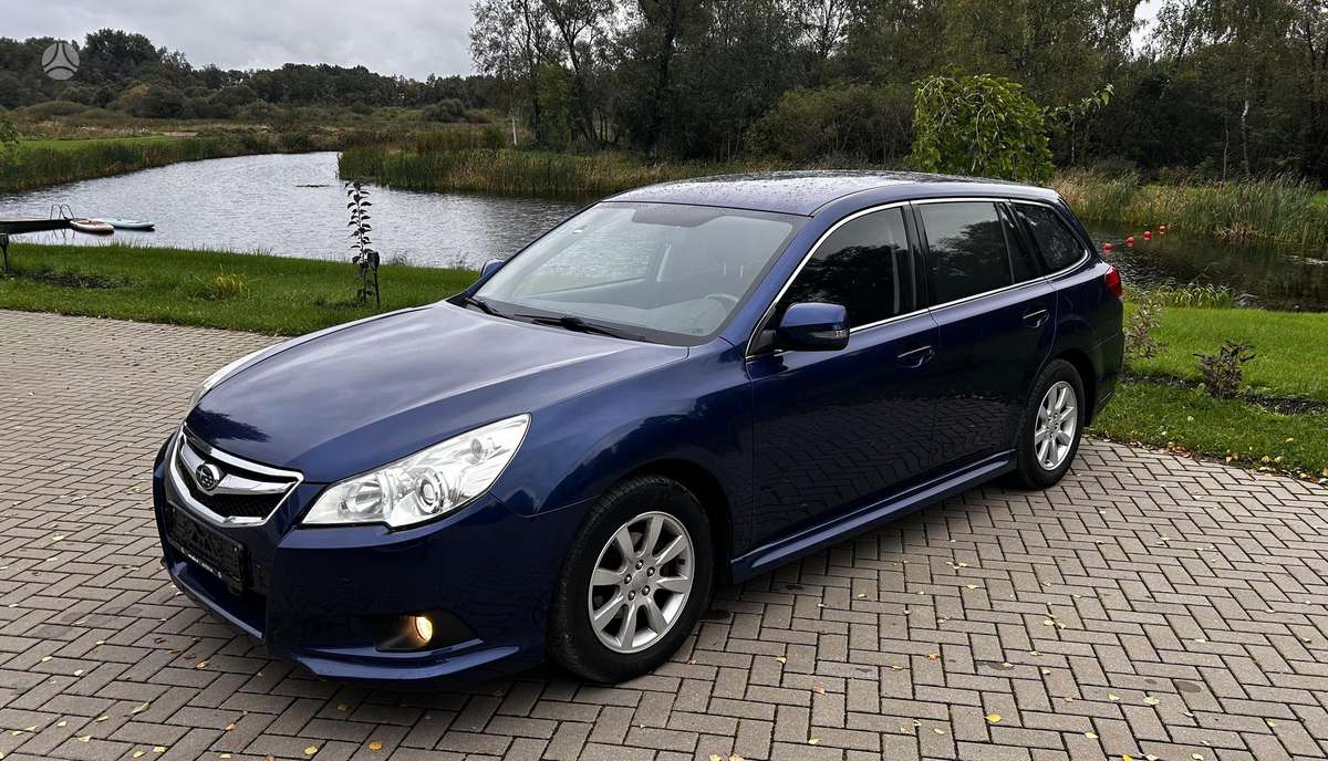 Subaru Legacy 2010 — interior