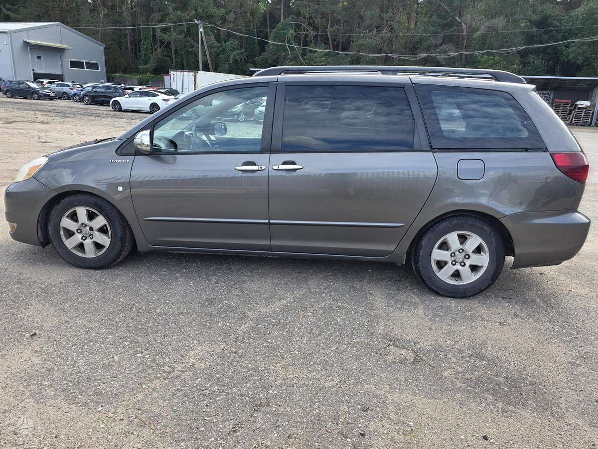 Toyota Sienna 2004 — салон