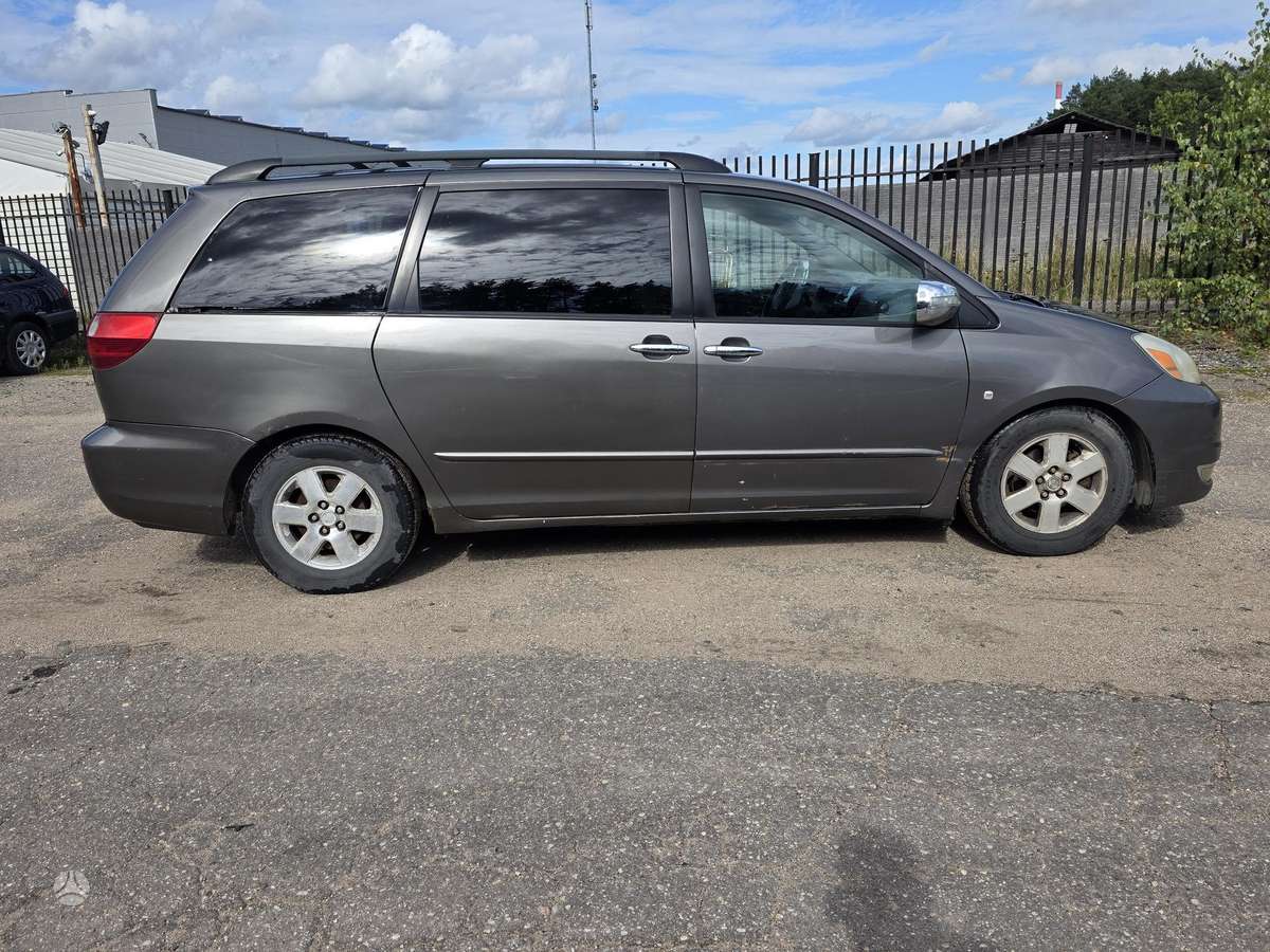 Toyota Sienna 2004 — двигун 3300 cm³, 215 HP (158kW)