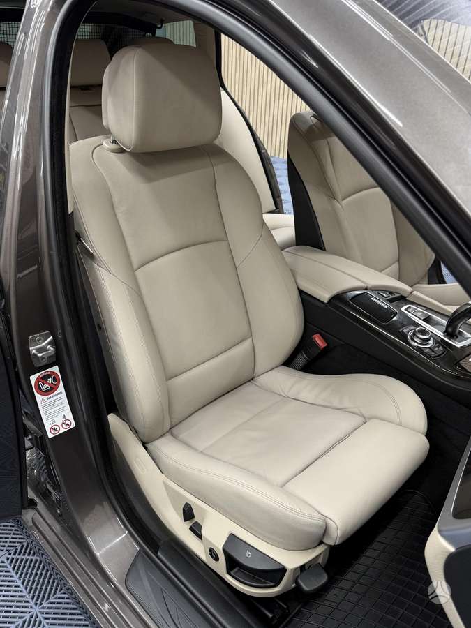 BMW 525 2011 — photo 14
