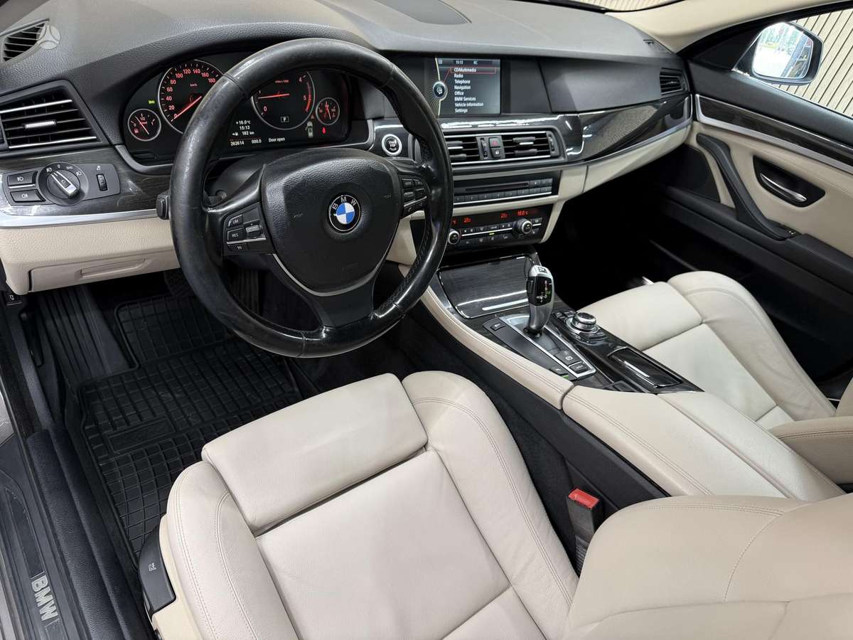 BMW 525 2011 — rear view