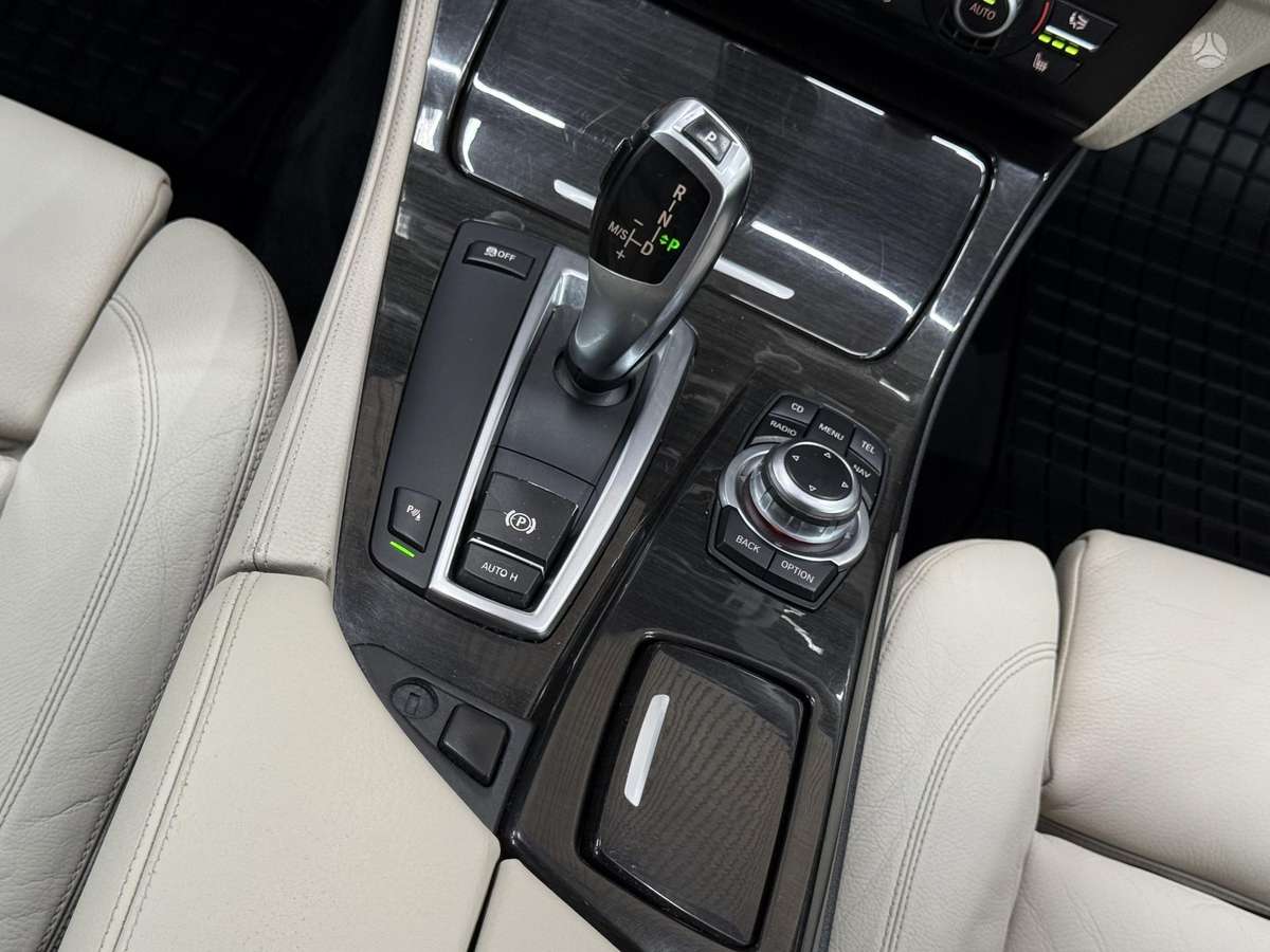 BMW 525 2011 — photo 30