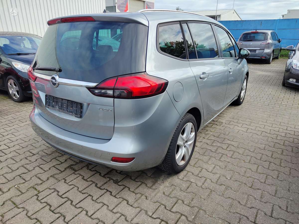 Opel Zafira 2014 — interior
